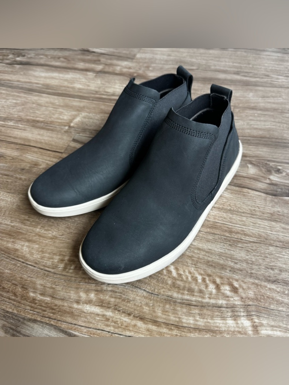 OluKai Pehuea Mid Black Chelsea Booties size 11